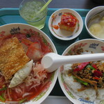 タイ国料理 ゲウチャイ - イエンターフォーを太麺にて