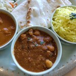 Indo Kurabu Koube - 左からチキンカレー、豆カレー、ライス