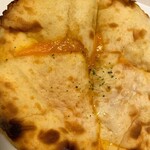 トムボーイ 106 モアイカフェ - 幸せのチーズナン＆バターチキン弁当(サラダ付)⑤