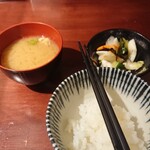 天ぷらとワイン大塩 - 一杯目のごはんと、味噌汁・おしんこ