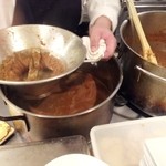 マルシェ デ ギンザ - 着々とクリスマスの準備中！写真はスープ・ド・ポワソン