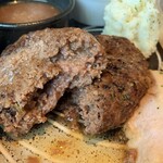 Sumibi Kitchen Odoribi - やわらか常陸牛ハンバーグ&つくば鶏のローストチキン（むね肉）…税込1000円