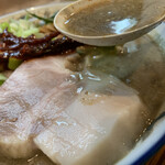 中華蕎麦 春馬 - 煮干しが濃いスープ