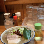 中華蕎麦 春馬 - レモン酢で味変