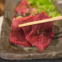 Let it Beef - 国産黒毛牧草牛のレバ刺し〜低温調理〜