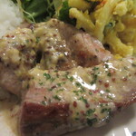 小さな街の食堂 cafe MISTY - マイルドなクリームソースに、ピリ辛の粒マスタード。