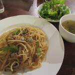 小さな街の食堂 cafe MISTY - あさりとごぼうと甘唐のバター醤油パスタ　950円