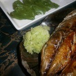 炉ばたひょうたん - サバの開き③添えられた大根の部位にも注目