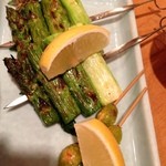 魚串 然 - アスパラガスと銀杏