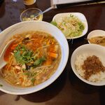 台湾食堂 - 週替わりBランチ：酸辣湯麺定食 税込800円