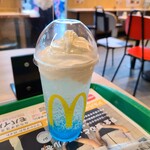 マクドナルド - マックフロートブルーハワイ(クーポン290円)です。