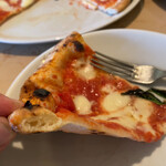 ピッツェリアGG - 外側は厚くてふっくら