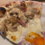 ピッツェリアGG - モッツァレラにマッシュルーム、ハム