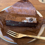 ロースター カフェ ペンギン堂 - イナバウアーしまくったチョコケーキ