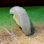 てっちゃん寿司 - ヒラメ。