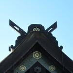 Izumo Zenzai Mochi - 出雲大社、国宝の「御本殿」厚い桧皮葺きの屋根の棟の上には長さ7.9mの二組の千木が交差
