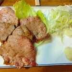 もつ焼 まるい - 黒タン刺