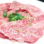 焼肉ホルモン座 ちからや本店 - カルビ　霜降りが細かく入りバランスのとれた味わい。