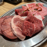 和牛放題の殿堂 秋葉原 肉屋横丁 焼肉 - 