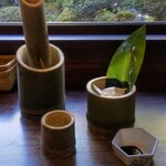 161895684 - 竹酒と竹笹豆腐で熟成うなぎを待つ