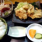 Misaki - 「鳥の唐揚げとその日の魚料理定食」このボリュームで税込￥850