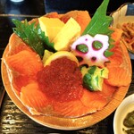 Kagoshima Hirakawa Umino Eki Tori Katsutei - 鮭いくら丼