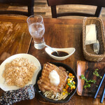 自然派グリルバル　原宿Hutte - サラダ先に食べちゃった