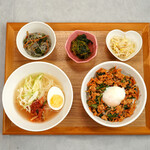 냉면 & 닭 소보로와 야채 비빔밥