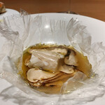 クッカーニャ - 松茸とアラのカルトッチョ