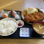 魚八 - チキンカツ定食　¥680(刺身セットで¥710)
