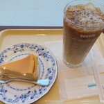 ドトール コーヒー ショップ - アイスカフェオレ、ベイクドチーズ。