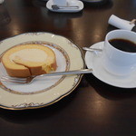 タイヨウコーヒー - ロールケーキとコーヒー