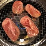 焼肉きんぐ - 先出のタン！レモンだれが美味しい！