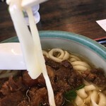 一六うどん - 自家製の手延べだそうで 幅が均一じゃない