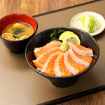 Date salmon bowl