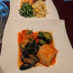 叙々苑 KITTE博多店 - キムチ盛り合わせ(小)、ナムル