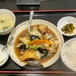 祥龍餃子房 - 日替ランチ（豚の角煮と白菜と厚揚げの煮込み）600円