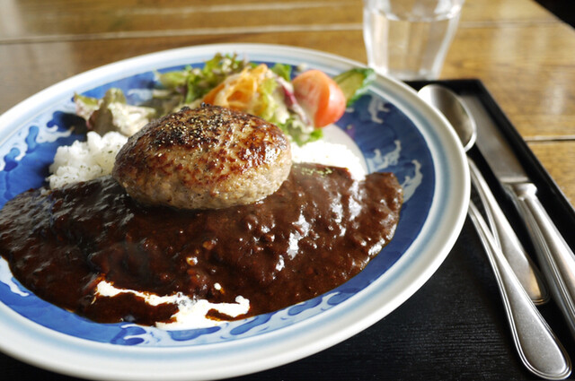 ふるさと納税 北海道 ニセコ町 茶房ヌプリのカレーセット　200ｇ入り×5袋 ふるさと納税カレー倶楽部ルウのビーフカレー4食