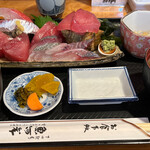 魚河岸 - まぐろ刺身定食 1700円。