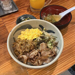 鳥しん - 奄美黒豚パパイヤ丼 たんかんジュース