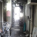 菊川 - お店の横道