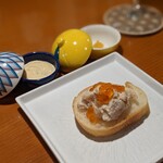 炭火焼鳥さかもり北新地 - 前菜の鶏といくらのブルスケッタ