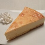 KICHIRI - NYチーズケーキはバニラアイスとチョコソースがついてくるのですが無しでお願いしました。濃厚ねっとりタイプ