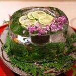 肉屋 田中 - 氷の器にすだちの韓国冷麺。利尻昆布とお肉のお出汁で。