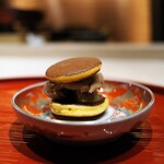 肉屋 田中 - 目の前で焼いてくれた、焼き立てどら焼き。