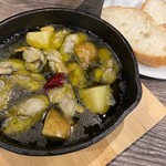 MaRket teRRace caFe - 牡蠣と季節野菜のアヒージョ