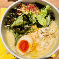 蔭山樓 表参道店 - 名物鶏白湯塩そば　1,200円(1,320円)