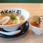 Chuukasoba Kuriya - 醤油こってり中華そば(ちぢれ太麺)とプレミアム黒豚ローストチャーシュー丼