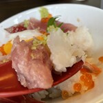 Hamanoban Yasakanaryouri Hamayuri - 海鮮ユッケ丼のマグロたたき、ご飯