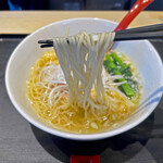 超純水採麺 天国屋 - 麺は中細ストレート麺